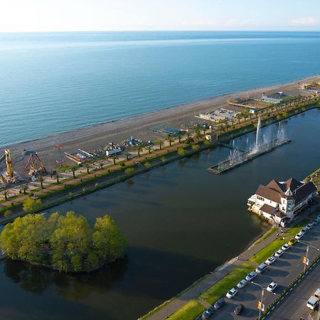 Seaside Resort In New Orbi Twins Batumi Kültér fotó