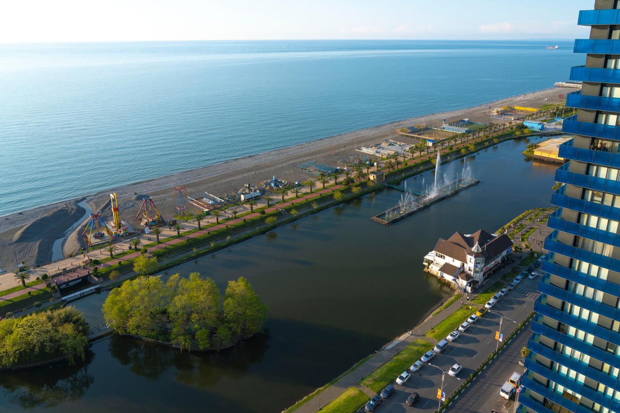 Seaside Resort In New Orbi Twins Batumi Kültér fotó