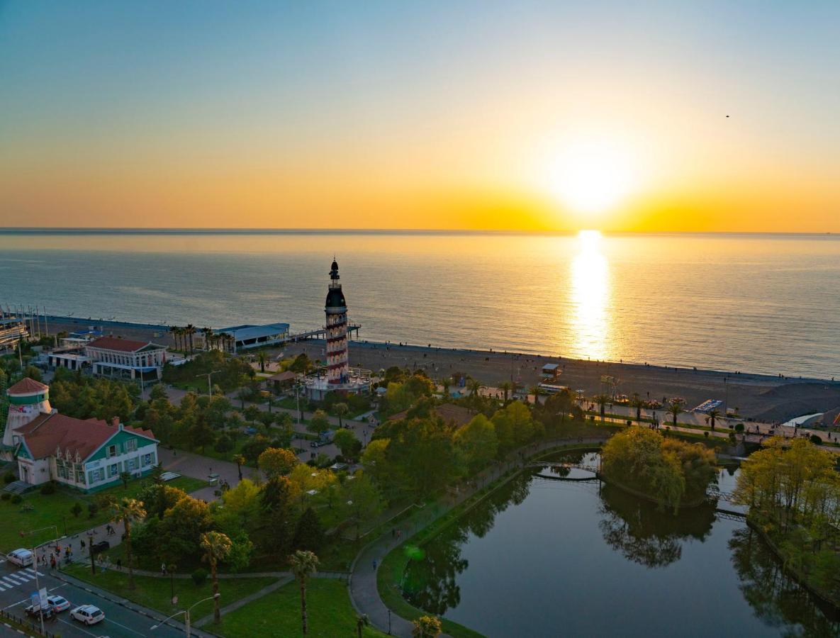 Seaside Resort In New Orbi Twins Batumi Kültér fotó