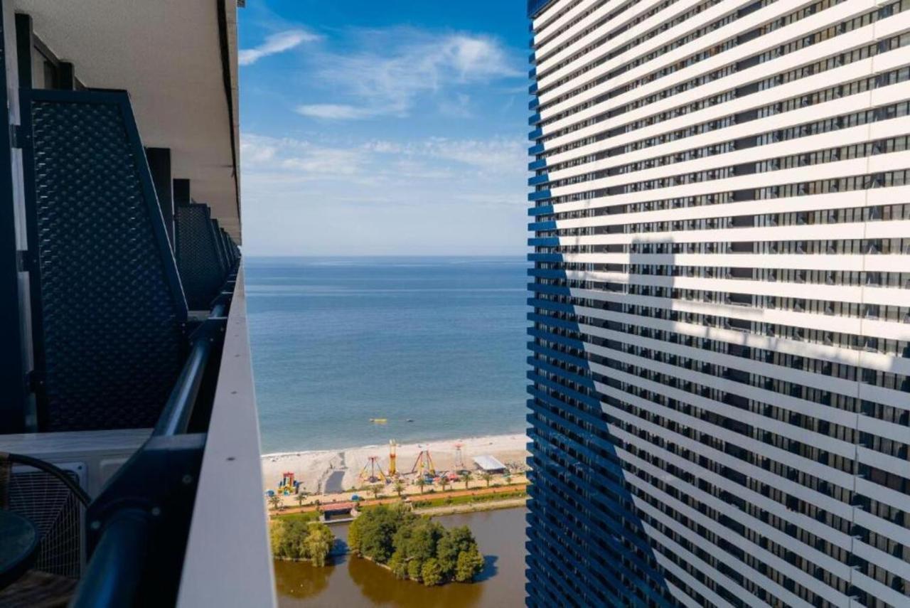 Seaside Resort In New Orbi Twins Batumi Kültér fotó